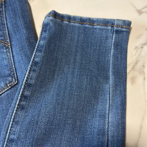 24 HR SALE ONLY Levi’s High Rise Hypersoft Jeans - Picture 4 of 6
